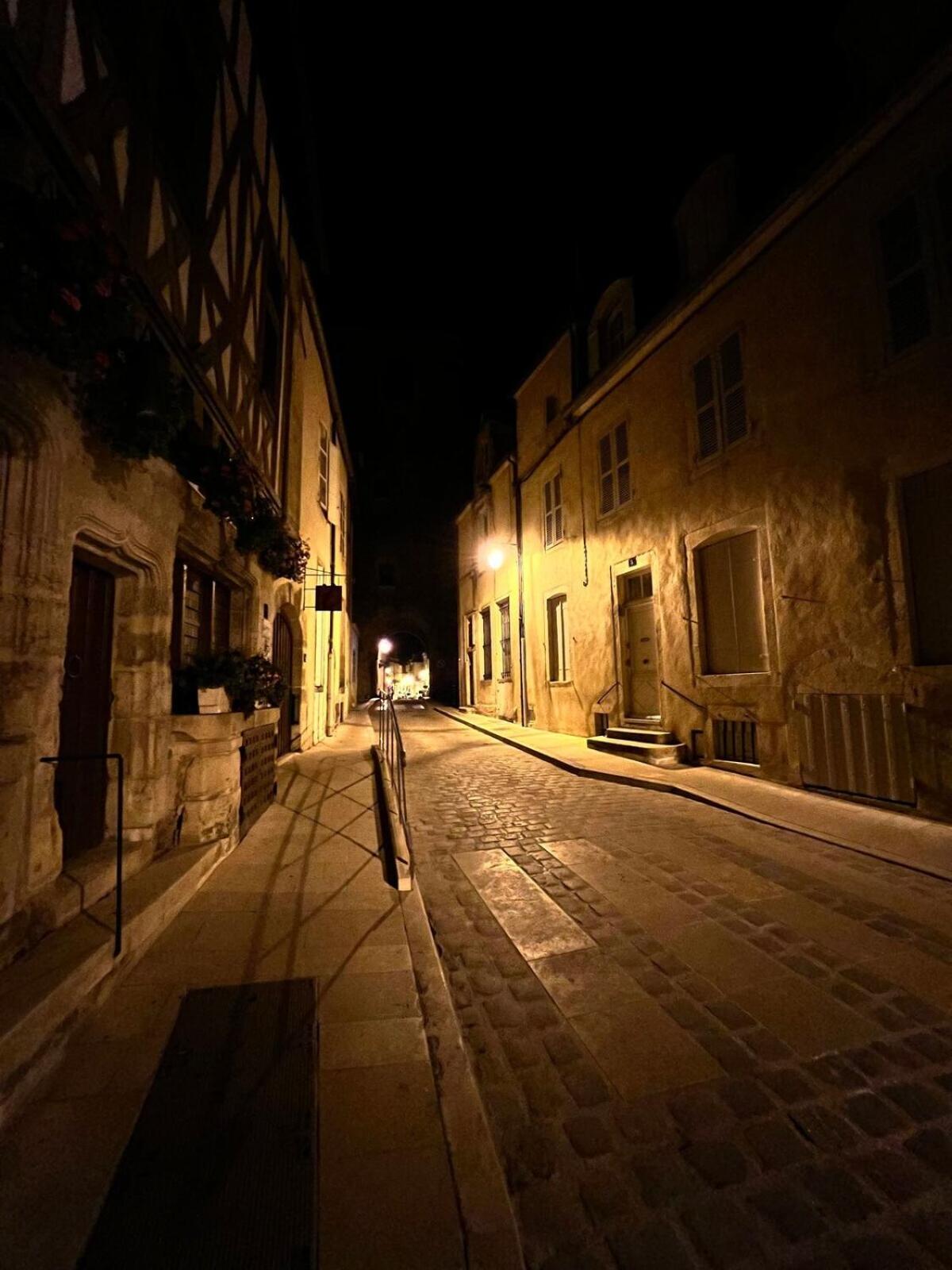 "La Grenouille" Centre Historique - Les Terres Du Roy Villa Avallon Luaran gambar