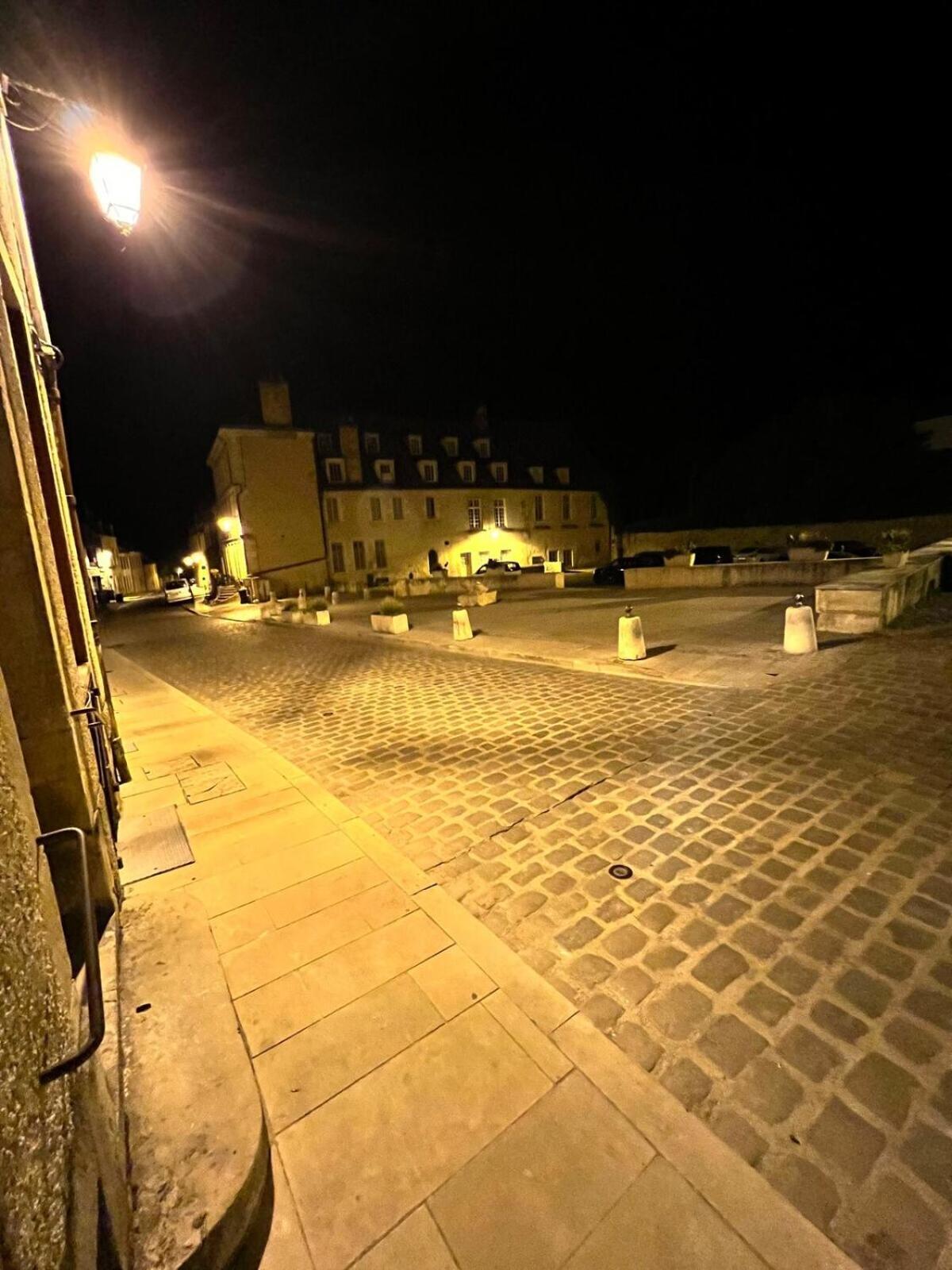 "La Grenouille" Centre Historique - Les Terres Du Roy Villa Avallon Luaran gambar