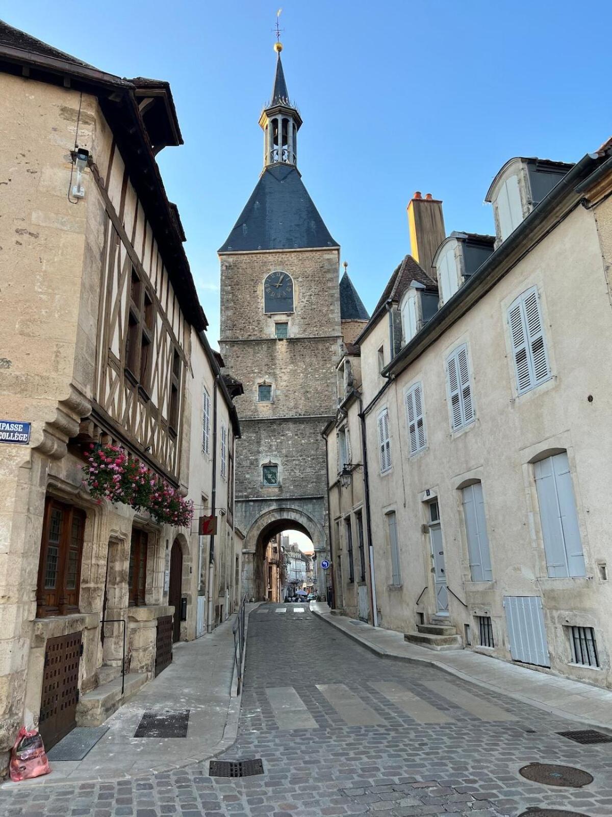 "La Grenouille" Centre Historique - Les Terres Du Roy Villa Avallon Luaran gambar
